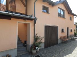 Ferienwohnung auf den Bauernhof，位于Tauscha的酒店