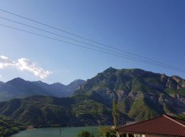 Hotel Lugina e Komanit，位于Koman的酒店