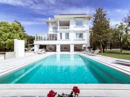La Perla Bianca Luxury Villa，位于恩波利的酒店