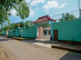 RedDoorz Syariah near Sekuro Beach Jepara，位于Mlonggo的酒店