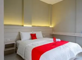 RedDoorz Near PRPP Marina Semarang