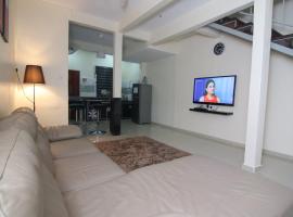Homestay Hj Esmon 3 UTHM Parit Raja，位于巴力拉惹的酒店