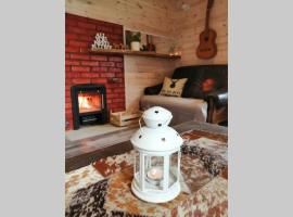 Charming Sauna Cottage in a Horse Ranch，位于Lieplaukė的度假屋