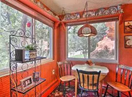 Colorful Bungalow By Pikes PeakandGarden of the Gods