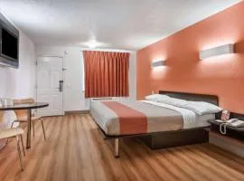 Motel 6-Youngstown, OH