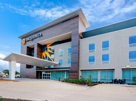 La Quinta Inn & Suites Katy-Mills by Wyndham Katy，位于凯蒂的酒店