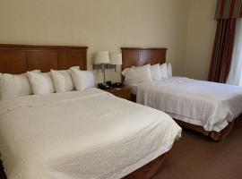 Hampton Inn Belle Vernon，位于Belle Vernon的酒店