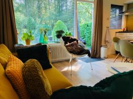 Zonnebos, private garden, fresh air, relax!，位于奥特罗的度假屋