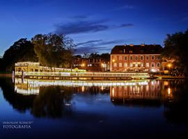 Centrum Konferencyjne Zamek，位于什切齐内克Othodox Church of the Holy Trinity附近的酒店