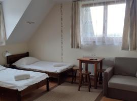 DOMEK HAWRAŃ - POKOJE，位于尤格的酒店