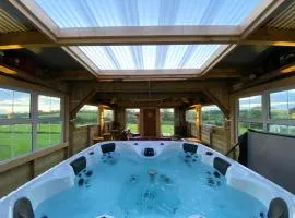 Sleeps 12 Hot Tub Sauna Cinema Pets Welcome