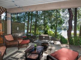 Willow Suite - Lakeside Retreat，位于维多利亚Bear Mountain Golf & Country Club附近的酒店