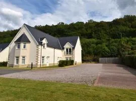 Conaglen, Glenloch View, Fort William 2-Bedroom Loch Side Flat