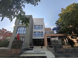 Garden terrace otel，位于布尔杜尔的酒店