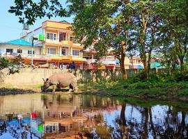 Hotel Rhinoceros-Homestay，位于索拉哈的酒店