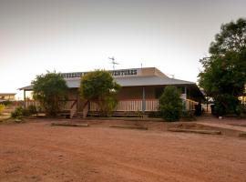 STORK RD BUDGET ROOMS - PRIVATE ROOMS WITH SHARED BATHROOMS access to POOL