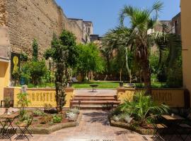 HOPESTEL Secret Garden Napoli，位于那不勒斯的家庭/亲子酒店