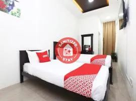 Super OYO 89678 Ady Hotel