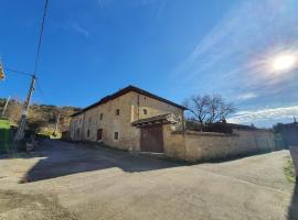 CASA RURAL PALACIO LOS LABREQUINES，位于Villacomparada de Rueda的乡间豪华旅馆