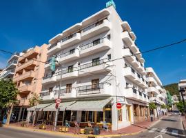 Hostal y Apartamentos Santa Eulalia，位于圣埃乌拉利亚的酒店