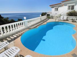 Villa piscine Eze bord de mer à 500m de la plage，位于艾日的别墅