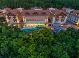 Wyndham Gramado Termas Resort & Spa，位于格拉玛多的带泳池的酒店