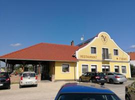 Armentum Lovas Panzió，位于杰尔的酒店