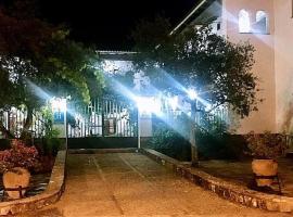 科尔蒂霍克鲁拉斯酒店，位于贝纳卢普-卡萨斯维耶哈斯的酒店