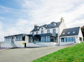 The Knowes Hotel & Restaurant，位于Macduff的酒店