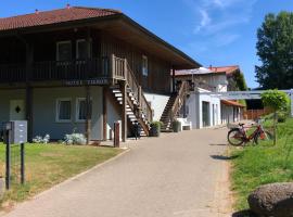 Hotel Zierow - Urlaub an der Ostsee，位于维斯马的海滩酒店