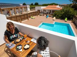 Sagres Sun Stay - Surf Camp & Hostel，位于萨格里什的酒店