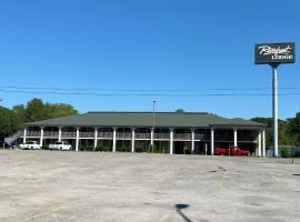 Riverfront Lodge，位于Burkesville戴尔霍洛水库附近的酒店