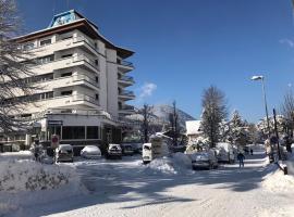 Park Hotel Bozzi，位于阿帕里卡的酒店