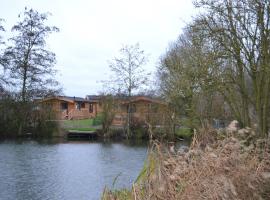 The Chiltern Lodges at Upper Farm Henton，位于Chinnor的农家乐