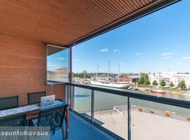 The Best View in Turku with private balcony, sauna, car park，位于图尔库塔林客诗丽雅码头附近的酒店