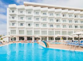 MH佩尼切酒店，位于佩尼契的酒店