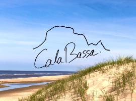 Cala Bassa Beachhouse，位于海滨诺德韦克的酒店