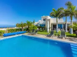 Villa Eleonora, Luxury Villa with Heated Pool Ocean View in Adeje, Tenerife