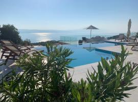 Villa Salina Luxury Pool Villa，位于Kechria拉拉里亚海滩附近的酒店