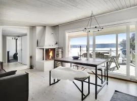 Dreamy House w Private Dock by Sea
