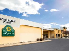 La Quinta Inn by Wyndham Davenport & Conference Center，位于达文波特的酒店