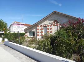 Hôtel LES TERRASSES，位于滨海勒韦尔东的酒店