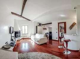 Splendida mansarda open space, finiture di lusso.