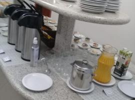 Hotel Pequeno Mundo 2，位于Campo Verde的酒店