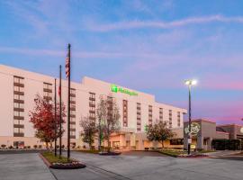 Holiday Inn La Mirada, an IHG Hotel，位于拉米拉达富勒顿市机场 - FUL附近的酒店