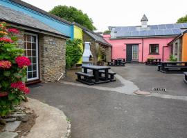 Yetland Farm Holiday Cottages，位于库姆马丁的酒店