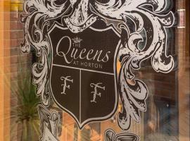 The Queens At Horton，位于特尔福德的酒店