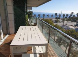 Apartamento completo con piscina terraza vistas del mar，位于巴达洛纳的酒店