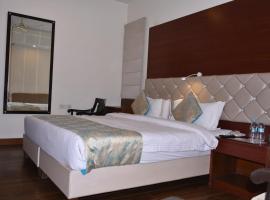 Hotel Meadows，位于瓦拉纳西Varanasi Cantt的酒店