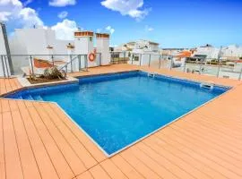 Two Bedroom Apartment with Rooftop Pool in Alvor